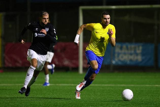 4 Yannick Petzschke SC Victoria Hamburg , 9 Arbes Tahirsylaj Teutonia 05 Fußball I Herren I Gamesright Oberliga Hamburg I Saison 2025 2026 I 17 Spieltag I SC Victoria Hamburg Teutonia 05 I 14 11 2025 I Stadion Hoheluft