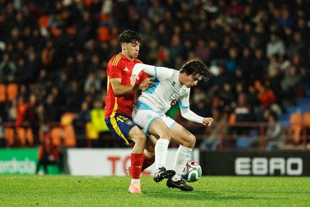 (L-R) Jon Martin (ESP), Nicholas Protti (SMR), NOVEMBER 14, 2025 - Football Soccer : UEFA Under-21 Championship 2027 qualifying round match between U21, U 21 Spain - U21 San Marino at the Estadio Angel Carro in Lugo, Spain. Noxthirdxpartyxsales  aflo_310442540