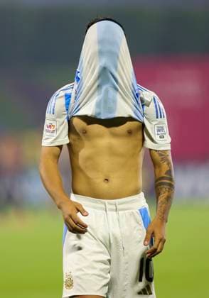 Argentina v Mexico : Round of 32- FIFA U-17 World Cup Qatar 2025 Uriel Ojeda of Argentina looks dejected at full-time following the team s defeat in the penalty-shoot-out in the FIFA U-17 World Cup Qatar 2025 Round of 32 match between Argentina and Mexico in Doha, Qatar, on November 14, 2025. DOHA Qatar Copyright: xNOUSHADxTHEKKAYILx