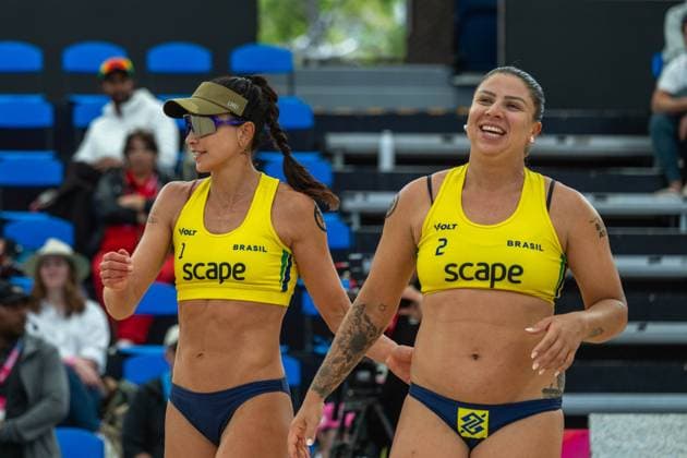 Beach Volleyball World Championships Adelaide, Australia 15 11 2025 ADELAIDE, AUSTRALIA NOVEMBER 15 Carolina Solberg Salgado Player 1, BRA , Rebecca Cavalcante Barbosa Silva Player 2 during the Beach Volleyball World Championships at Adelaide on November 15, 2025 in Adelaide, Australia Copyright: xBEAUTIFULxSPORTS PeterxWeberx