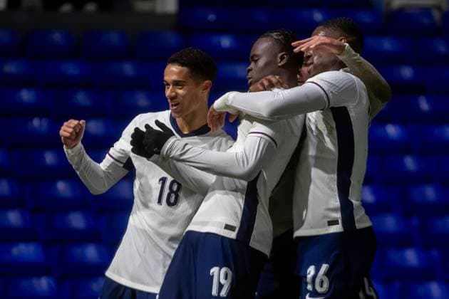 U21, U 21 England v U21 Republic of Ireland U21 UEFA EUROPEAN CHAMPIONSHIPS 14 11 2025. GOAL scores 2-0 England forward Tyrique George (19) scores and celebrates with team-mates during the U21 UEFA EUROPEAN CHAMPIONSHIPS match between U21 England and U21 Republic of Ireland at the St Andrew s @ Knighthead Park, Birmingham, England on 14 November 2025. Editorial use only , Copyright: xManjitxNarotrax PSI-23213-0033