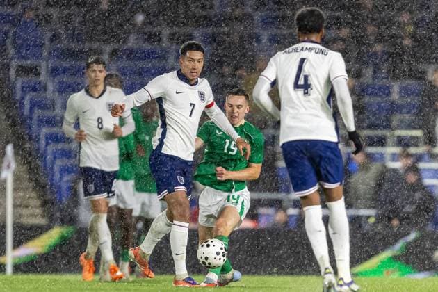 U21, U 21 England v U21 Republic of Ireland U21 UEFA EUROPEAN CHAMPIONSHIPS 14 11 2025. England midfielder Jobe Bellingham (7) battles for possession with Republic of Ireland midfielder Darius Lipsiuc (19) during the U21 UEFA EUROPEAN CHAMPIONSHIPS match between U21 England and U21 Republic of Ireland at the St Andrew s @ Knighthead Park, Birmingham, England on 14 November 2025. Editorial use only , Copyright: xManjitxNarotrax PSI-23213-0055
