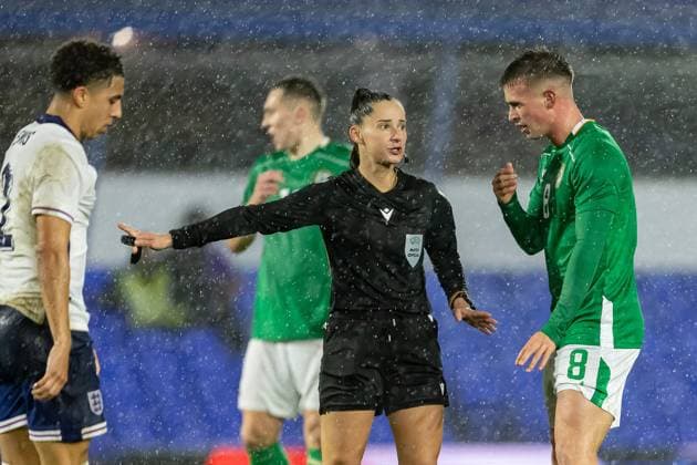 U21, U 21 England v U21 Republic of Ireland U21 UEFA EUROPEAN CHAMPIONSHIPS 14 11 2025. Referee Iuliana Elena Demetrescu talks to Republic of Ireland defender Alex Murphy (8) after foul during the U21 UEFA EUROPEAN CHAMPIONSHIPS match between U21 England and U21 Republic of Ireland at the St Andrew s @ Knighthead Park, Birmingham, England on 14 November 2025. Editorial use only , Copyright: xManjitxNarotrax PSI-23213-0066