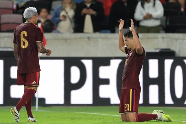 Jesús Ramírez (R) of Venezuela celebrate a goal during a friendly match between the national teams of Venezuela and Australia at Shell Energy Stadium in Houston United States, 14 November 2025. International Friendly, Länderspiel, Nationalmannschaft Venezuela vs. Australia !ACHTUNG: NUR REDAKTIONELLE NUTZUNG!  Copyright: xCarlosxRamirezx AMDEP9202 20251115-55018543276_1