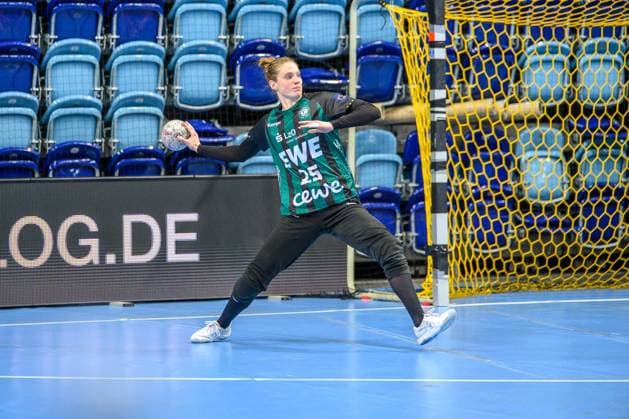 Handball Women EHF European League Women Qualification Round 3 Season 2025 2026 VfL Oldenburg vs HC Dalmatinka Ploce 14 11 2025 Madita Kohorst 25, VfL Oldenburg