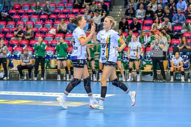 Handball Women EHF European League Women Qualification Round 3 Season 2025 2026 VfL Oldenburg vs HC Dalmatinka Ploce 14 11 2025 Marie Steffen 14, VfL Oldenburg and Lisa Borutta 2, VfL Oldenburg high-five, joy, emotions