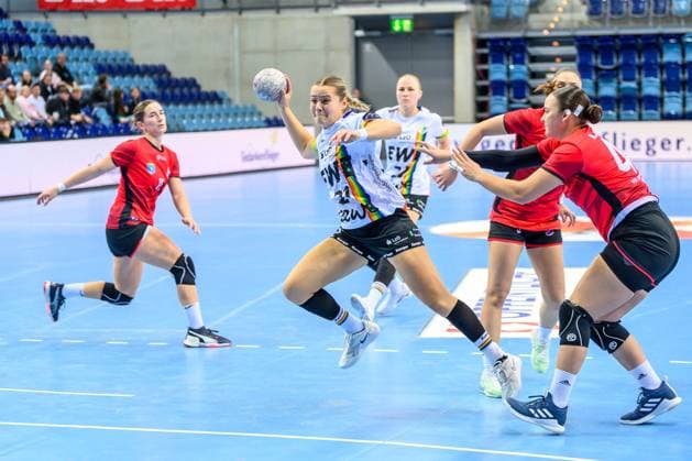Handball Women EHF European League Women Qualification Round 3 Season 2025 2026 VfL Oldenburg vs HC Dalmatinka Ploce 14 11 2025 Joanna Granicka 21, VfL Oldenburg