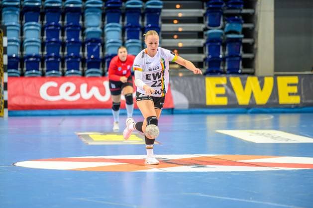 Handball Women EHF European League Women Qualification Round 3 Season 2025 2026 VfL Oldenburg vs HC Dalmatinka Ploce 14 11 2025 Lotta Röpcke 22, VfL Oldenburg
