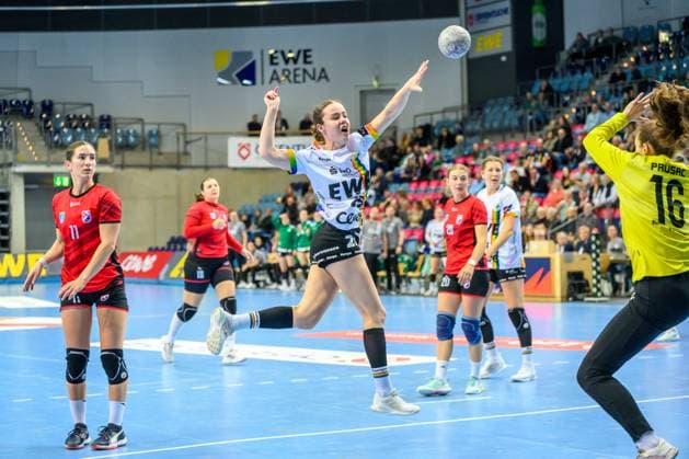 Handball Women EHF European League Women Qualification Round 3 Season 2025 2026 VfL Oldenburg vs HC Dalmatinka Ploce 14 11 2025 Pam Korsten 26, VfL Oldenburg