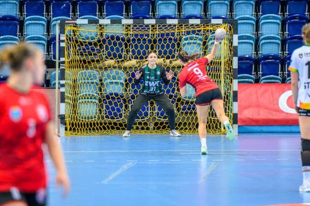 Handball Women EHF European League Women Qualification Round 3 Season 2025 2026 VfL Oldenburg vs HC Dalmatinka Ploce 14 11 2025 Alexandra Humpert 31, VfL Oldenburg