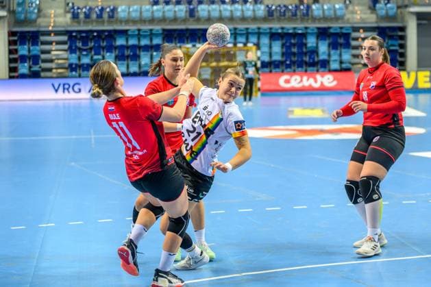 Handball Women EHF European League Women Qualification Round 3 Season 2025 2026 VfL Oldenburg vs HC Dalmatinka Ploce 14 11 2025 Joanna Granicka 21, VfL Oldenburg prevails