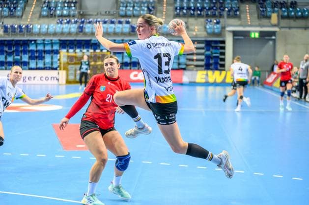 Handball Women EHF European League Women Qualification Round 3 Season 2025 2026 VfL Oldenburg vs HC Dalmatinka Ploce 14 11 2025 Janne Martens 13, VfL Oldenburg
