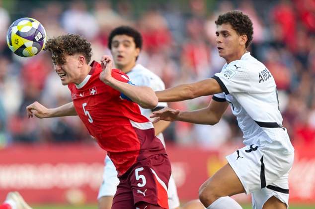 Switzerland v Egypt : Round of 32- FIFA U-17 World Cup Qatar 2025 Zufferey Gil of Switzerland and Hamza Abdelkarim of Egypt in action during the FIFA U-17 World Cup Qatar 2025 Round of 32 match between Switzerland and Egypt in Doha, Qatar, on November 14, 2025. DOHA Qatar Copyright: xNOUSHADxTHEKKAYILx