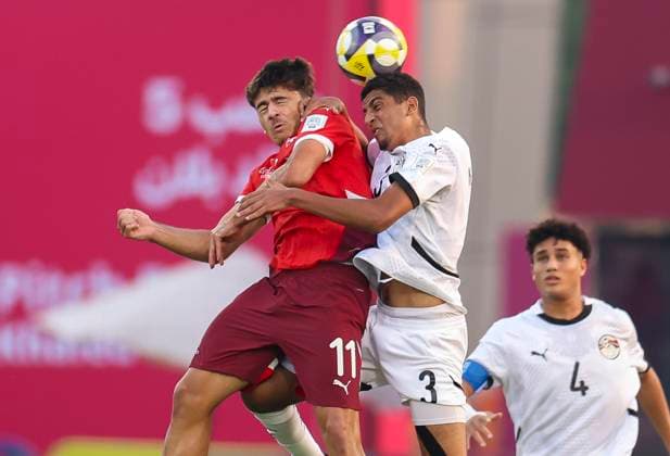 Switzerland v Egypt : Round of 32- FIFA U-17 World Cup Qatar 2025 Scherrer Nevio of Switzerland and Nour Ashraf of Egypt in action during the FIFA U-17 World Cup Qatar 2025 Round of 32 match between Switzerland and Egypt in Doha, Qatar, on November 14, 2025. DOHA Qatar Copyright: xNOUSHADxTHEKKAYILx