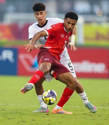 Switzerland v Egypt : Round of 32- FIFA U-17 World Cup Qatar 2025 Koloto Giacomo of Switzerland and Mohanad Elshamy of Egypt in action during the FIFA U-17 World Cup Qatar 2025 Round of 32 match between Switzerland and Egypt in Doha, Qatar, on November 14, 2025. DOHA Qatar Copyright: xNOUSHADxTHEKKAYILx
