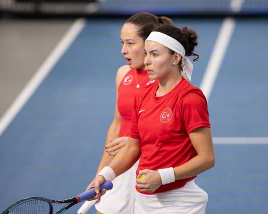 Billie Jean King Cup 2025 Play Offs, TC Ismaning, Munich, Germany, Team Turkiye, Ladies Doubles, Women s Doubles, Doubles, Zeynep Sonmez, Ayla Aksu Bandana Tennis Billie Jean King Cup 2025 ITF Billie Jean King Cup TC Ismaning Ismaning Bavaria Germany 14 November 2025 Copyright: xJuergenxHasenkopfx