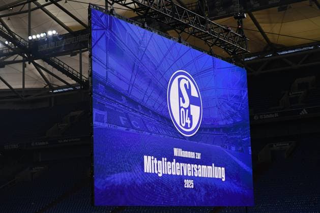 Soccer 2 Bundesliga Members Meeting of FC Schalke 04 on 15 11 2025 at the Veltins Arena in Gelsenkirchen The members are welcomed to the 2025 Members Meeting on the scoreboard xRx