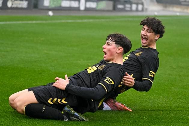 15 11 2025, Football U17 DFB Youth League, Preliminary Round, Group G, Season 2025 2026, Borussia Moenchengladbach 1 FC Koeln at the Fohlenstadion in Moenchengladbach Emanuele Esposito 1 FC Koeln U17, 10 and Adel Alzabadi 1 FC Koeln U17, 07 celebrate the goal for 1 1 Photo Kirchner Media Thomas Haesler Copyright: xKirchner-Media ThomasxHaeslerx