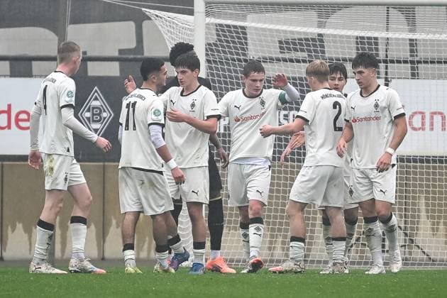 15 11 2025, Football U17 DFB Youth League, Preliminary Round, Group G, Season 2025 2026, Borussia Moenchengladbach 1 FC Köln at the Fohlenstadion in Moenchengladbach The Borussians celebrate the goal to 2 2 Photo Kirchner Media Thomas Haesler Copyright: xKirchner-Media ThomasxHaeslerx