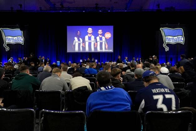 DEU, DFL, 2 FBL, Hertha BSC, General Assembly, 15 11 2025, Messe Berlin, Berlin, DEU, DFL, 2 FBL, Hertha BSC, General Assembly, in the picture Hertha BSC fans, members, Hertha players circle DFL regulations prohibit any use of Photographs as image sequences and or quasi video nordphotoxGmbHx xEngler nph00076