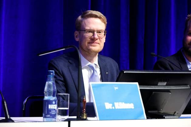 DEU, DFL, 2 FBL, Hertha BSC, General Meeting, 15 11 2025, Messe Berlin, Berlin, DEU, DFL, 2 FBL, Hertha BSC, General Meeting, pictured Chairman of the Meeting Dr Kuehne DFL regulations prohibit any use of Photographs as image sequences and or quasi video nordphotoxGmbHx xEngler nph00076
