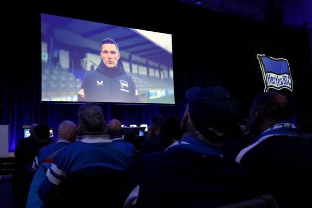 DEU, DFL, 2 FBL, Hertha BSC, Mitgliederversammlung, 15 11 2025, Messe Berlin, Berlin, DEU, DFL, 2 FBL, Hertha BSC, Mitgliederversammlung, im Bild Cheftrainer Stefan Leitl Hertha BSC Berlin , Hertha BSC Fans, Mitglieder DFL regulations prohibit any use of Photographs as image sequences and or quasi video nordphotoxGmbHx xEngler nph00076