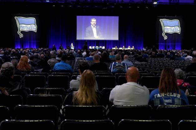 DEU, DFL, 2 FBL, Hertha BSC, General Meeting, 15 11 2025, Messe Berlin, Berlin, DEU, DFL, 2 FBL, Hertha BSC, General Meeting, in the picture President Fabian Drescher Hertha BSC Berlin , Hertha BSC Fans, Members DFL regulations prohibit any use of Photographs as image sequences and or quasi video nordphotoxGmbHx xEngler nph00076