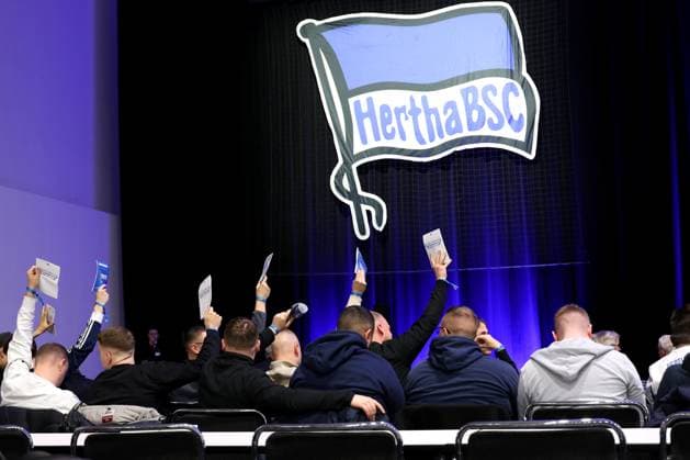 DEU, DFL, 2 FBL, Hertha BSC, General Meeting, 15 11 2025, Messe Berlin, Berlin, DEU, DFL, 2 FBL, Hertha BSC, General Meeting, im Bild Hertha BSC Fans, Mitglieder, Wahl DFL regulations prohibit any use of Photographs as image sequences and or quasi video nordphotoxGmbHx xEngler nph00076