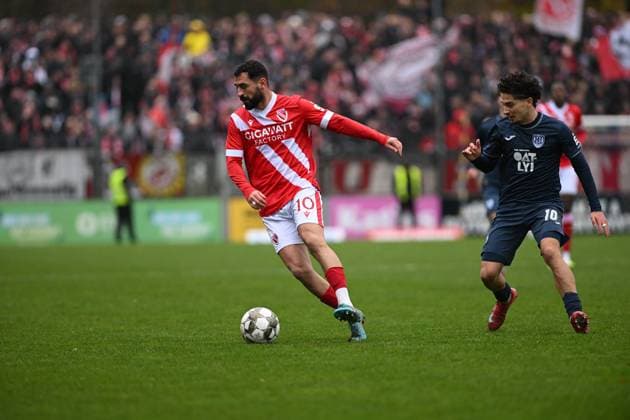 Tolcay Cigerci 10 FC Energie Cottbus with the ball while Maurice Covic 10 SV Babelsberg 03 defends a duel for the ball Copyright: xSpeedshotx