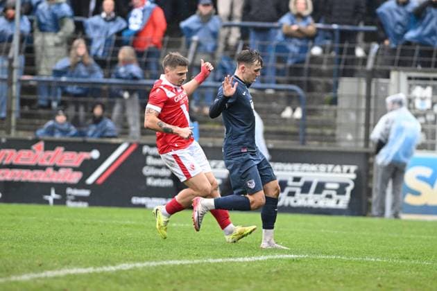 Erik Engelhardt 18 FC Energie Cottbus in a duel with a player from SV Babelsberg 03 duel for the ball Copyright: xSpeedshotx