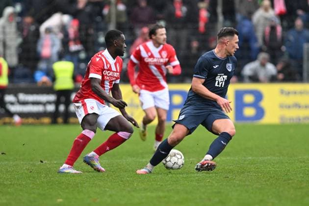 Merveille Biankadi 37 FC Energie Cottbus in a duel with Gordon Büch 27 SV Babelsberg 03 for the ball Duel for the ball Copyright: xSpeedshotx