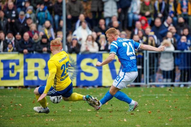 left Robin Kuchenbecker Penzlin vs David Hummel Rostock GER, Penzliner SV vs FC Hansa Rostock, Football, Men, Landespokal Lübzer Pilscup, Round of 16, Season 2025 2026, 15 11 2025 Penzlin Data Experts Sportpark Mecklenburg Vorpommern Germany
