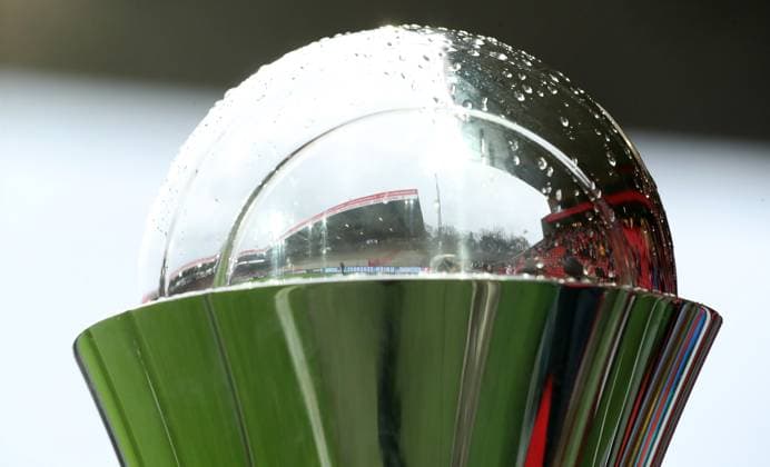 the cup trophy Object Stadion an der Alten Försterei AF Sportstätte Übersicht Sport Fußball Soccer DFB Pokal Damen Frauen Achtelfinale Saison 2025 2026 15 11 2025 1 FC Union Berlin vs FC Carl Zeiss Jena DFL regulations prohibit any use of photographs as image sequences and or quasi video