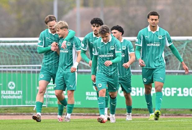 15 11 2025 Soccer Season 2025 2026 Regionalliga Bayern 18 Matchday SpVgg Greuther Fürth Fuerth II U23 Kleeblatt SV Viktoria Aschaffenburg SVA Mezi xmexzix Goal celebration Joy after goal Goal shot to 1 0 by Max Meyer 23, SpVgg Greuther Fürth II