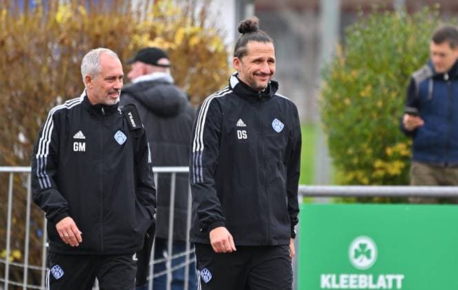 15 11 2025 Soccer Season 2025 2026 Regionalliga Bayern 18 Matchday SpVgg Greuther Fürth Fuerth II U23 Kleeblatt SV Viktoria Aschaffenburg SVA Mezi xmexzix Gerald Gerry Mai Co Coach SV Viktoria Aschaffenburg Daniel Soldevilla Coach SV Viktoria Aschaffenburg, right