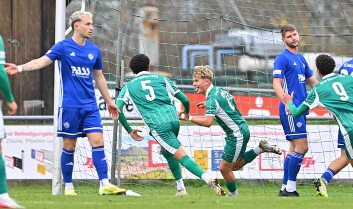 15 11 2025 Soccer Season 2025 2026 Regionalliga Bayern 18 Matchday SpVgg Greuther Fürth Fuerth II U23 Kleeblatt SV Viktoria Aschaffenburg SVA Mezi xmexzix Goal celebration Joy after goal Goal shot to 1 0 by Max Meyer 23, SpVgg Greuther Fürth II