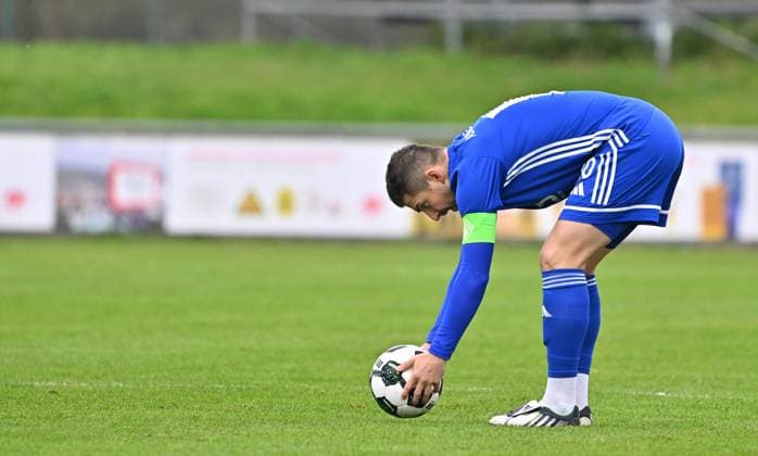 15 11 2025 Football Season 2025 2026 Regionalliga Bayern 18 Matchday SpVgg Greuther Fürth Fuerth II U23 Kleeblatt SV Viktoria Aschaffenburg SVA Mezi xmexzix Benjamin Baier 10, SV Viktoria Aschaffenburg Captain Captain Team captain
