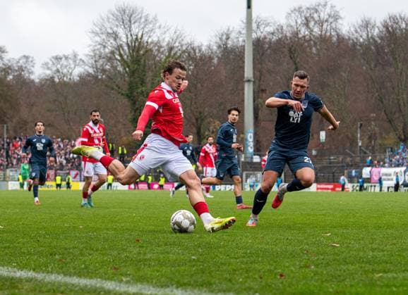 Football, Men, Season 2025 2026, Brandenburg State Cup quarter-finals , SV Babelsberg 03 FC Energie Cottbus, f l Henry Rorig Energie Cottbus , Gordon Büch Babelsberg , 15 11 2025, Copyright: xSebastianxRäppold MatthiasxKochx