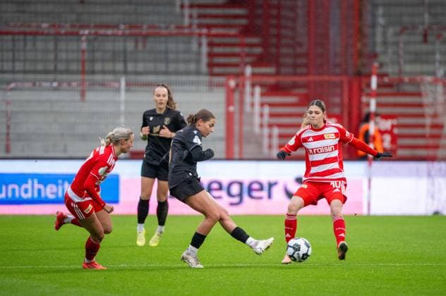 Soccer, Women, Season 2025 2026, DFB Cup Round of 16 , 1 FC Union Berlin FC Carl Zeiss Jena, f l Judith Steinert 1 Women 1 FC Union , Lisa Gora FC Carl Zeiss Jena , Eileen Campbell 1 Women 1 FC Union ,15 11 2025, Copyright: xMatthiasxKochx