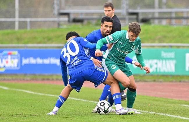 15 11 2025 Soccer Season 2025 2026 Regionalliga Bayern 18 Matchday SpVgg Greuther Fürth Fuerth II U23 Cloverleaf SV Viktoria Aschaffenburg SVA Mezi xmexzix Younes Azahaf 30, SV Viktoria Aschaffenburg Marlon Fries 7, SpVgg Greuther Fürth II, right