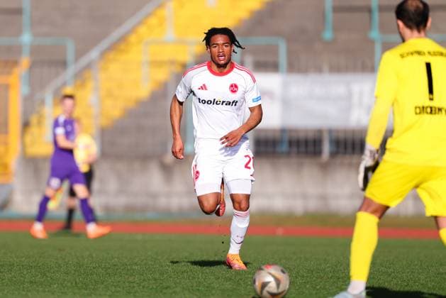 Eliyah Rau 20, 1 FC Nürnberg II during the match between TSV Schwaben Augsburg v 1 FC Nürnberg II, Soccer, Men, Regionalliga Bayern, 2025 2026, Matchday 18 on 15 11 2025 in Augsburg, Rosenaustadion Bayern Germany