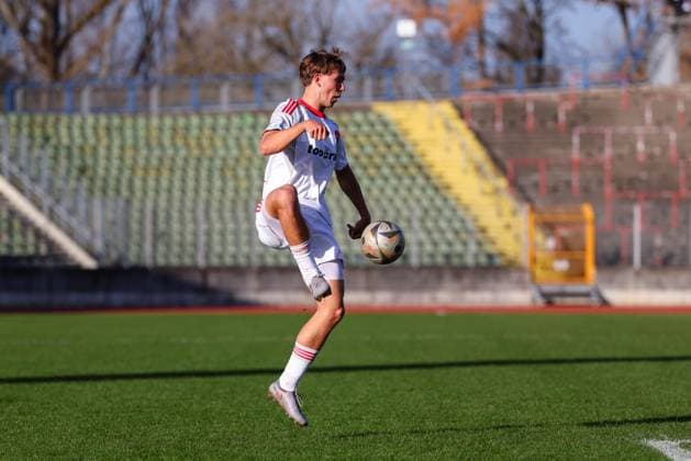 Moritz Wiezorrek 17, 1 FC Nürnberg II during the match between TSV Schwaben Augsburg v 1 FC Nürnberg II, Soccer, Men, Regionalliga Bayern, 2025 2026, Matchday 18 on 15 11 2025 in Augsburg, Rosenaustadion Bayern Germany