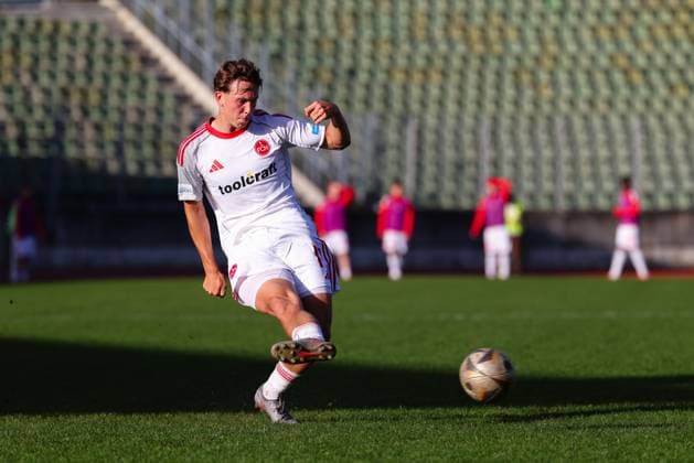 Moritz Wiezorrek 17, 1 FC Nürnberg II during the match between TSV Schwaben Augsburg v 1 FC Nürnberg II, Soccer, Men, Regionalliga Bayern, 2025 2026, Matchday 18 on 15 11 2025 in Augsburg, Rosenaustadion Bayern Germany
