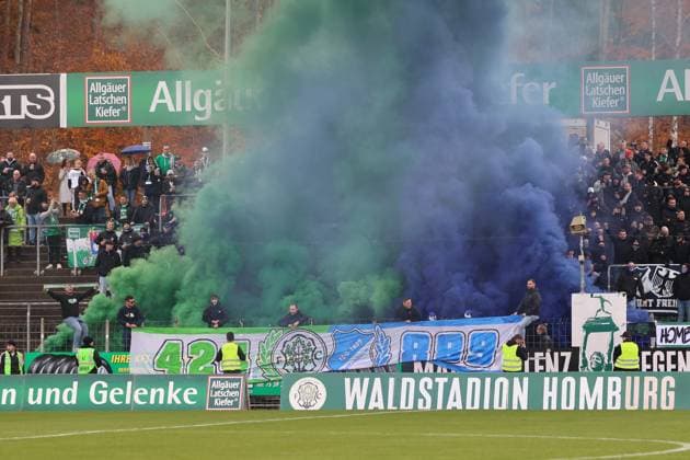 15 11 2025, Football, Men, Regionalliga Südwest, Season 2025 2026, FC 08 Homburg SV Sandhausen, Pyrotechnics of the fans FC 08 Homburg Homburg Waldstadion Saarland Germany DEU Copyright: xSebastianxBachx