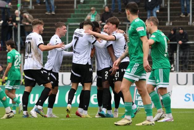 15 11 2025, Football, Men, Regionalliga Südwest, Season 2025 2026, FC 08 Homburg SV Sandhausen, Goal celebration for 0 1, Goalscorer Kwabenaboye Appiah Schulz SV Sandhausen Homburg Waldstadion Saarland Germany DEU Copyright: xSebastianxBachx