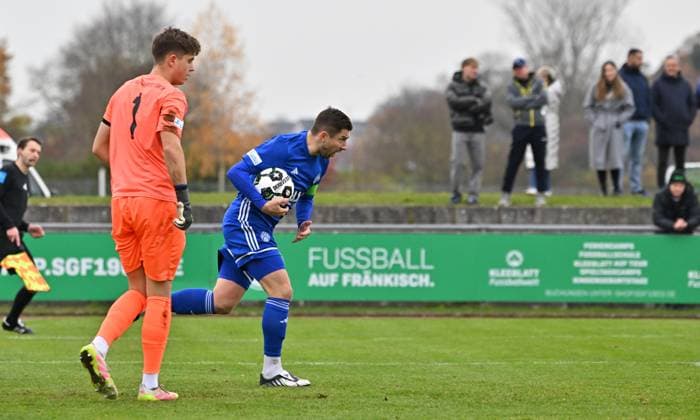 15 11 2025 Soccer Season 2025 2026 Regionalliga Bayern 18 Matchday SpVgg Greuther Fürth Fuerth II U23 Cloverleaf SV Viktoria Aschaffenburg SVA Mezi xmexzix Benjamin Baier 10, SV Viktoria Aschaffenburg Goal celebration Joy after goal Goal kick to 2 1 by penalty kick against Sebastian Jung 1, SpVgg Greuther Fürth II