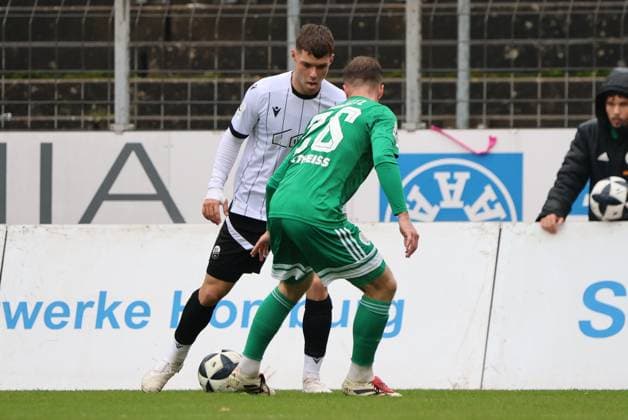 15 11 2025, Football, Men, Regionalliga Südwest, Season 2025 2026, FC 08 Homburg SV Sandhausen, Tim Steinmetz FC 08 Homburg , Maximilian Wagner SV Sandhausen Homburg Waldstadion Saarland Germany DEU Copyright: xSebastianxBachx