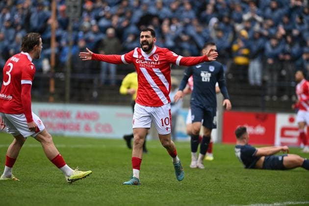 Tolcay Cigerci 10 FC Energie Cottbus with raised arms in action while players of SV Babelsberg 03 and FC Energie Cottbus stand in a duel Players with raised arms Copyright: xSpeedshotx