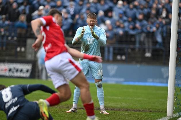 Yannic Stein 34 SV Babelsberg 03 reacts concentrated in goal while a player from FC Energie Cottbus attacks Goalkeeper reacts in the game Copyright: xSpeedshotx