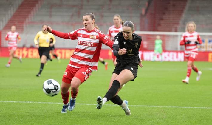 Katja Orschmann, Rieke Tietz on the ball duel Match scene Action Sport Football Soccer DFB Cup Womens Womens Round of 16 Season 2025 2026 15 11 2025 1 FC Union Berlin vs FC Carl Zeiss Jena DFL regulations prohibit any use of photographs as image sequences and or quasi video